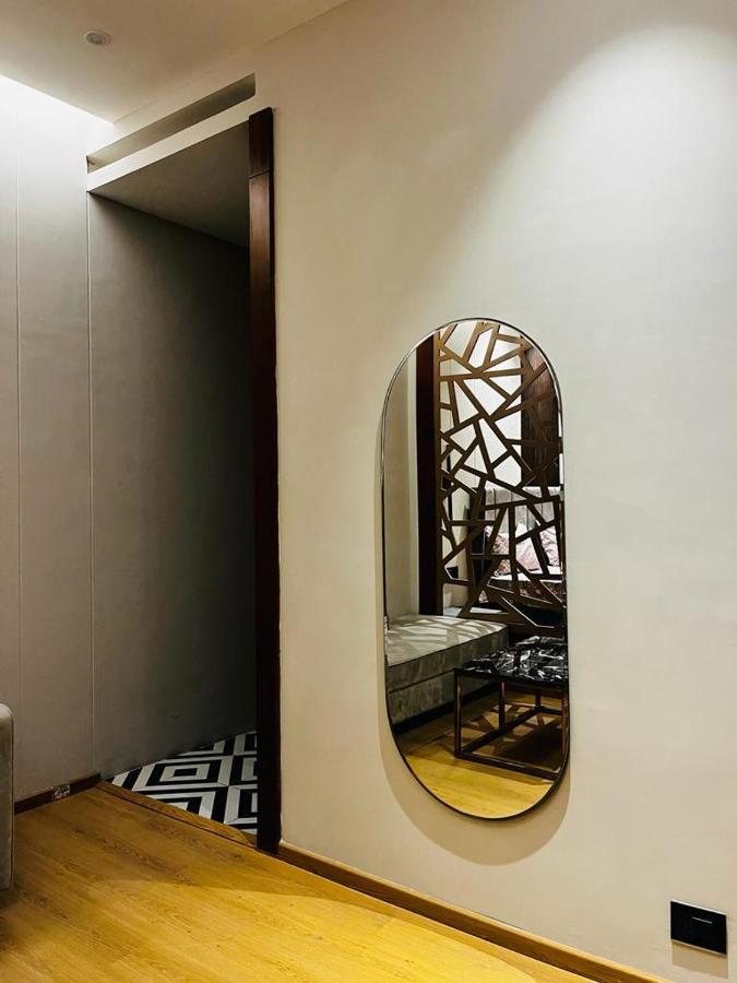 Luxe Apartment By Hey Studio'S Ghaziabad Esterno foto