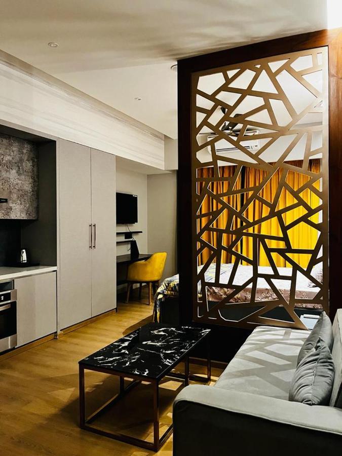 Luxe Apartment By Hey Studio'S Ghaziabad Esterno foto
