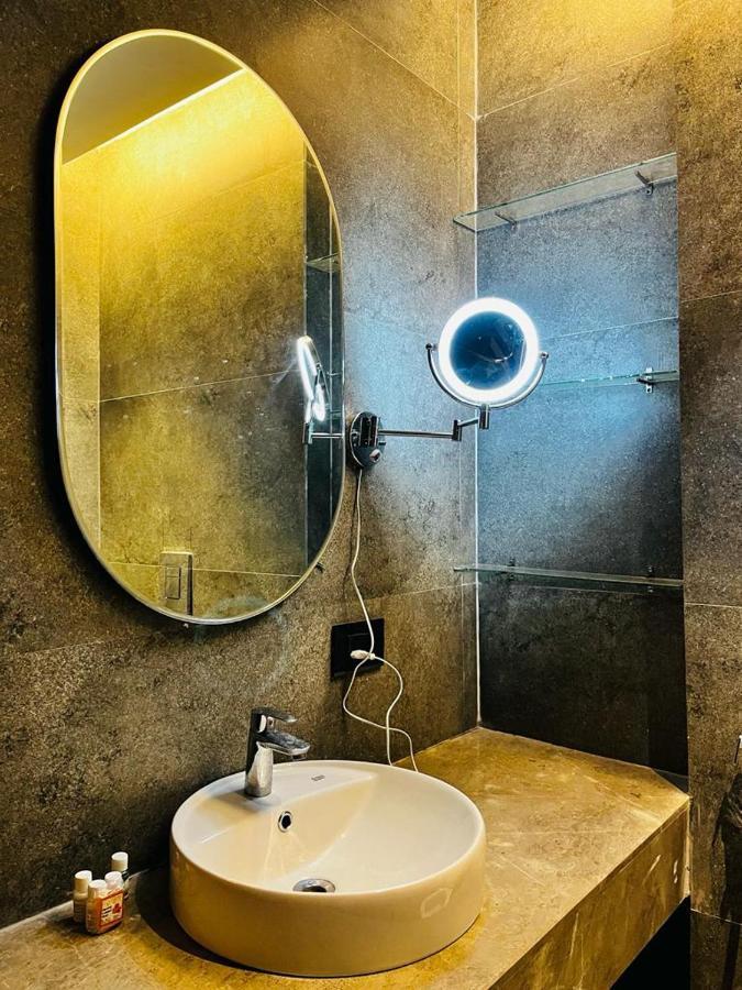 Luxe Apartment By Hey Studio'S Ghaziabad Esterno foto