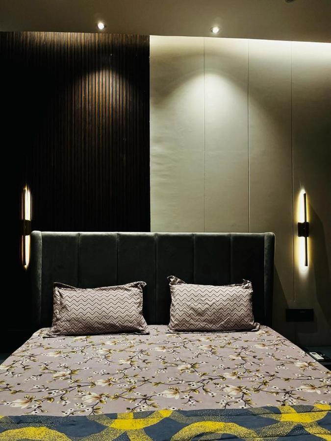 Luxe Apartment By Hey Studio'S Ghaziabad Esterno foto
