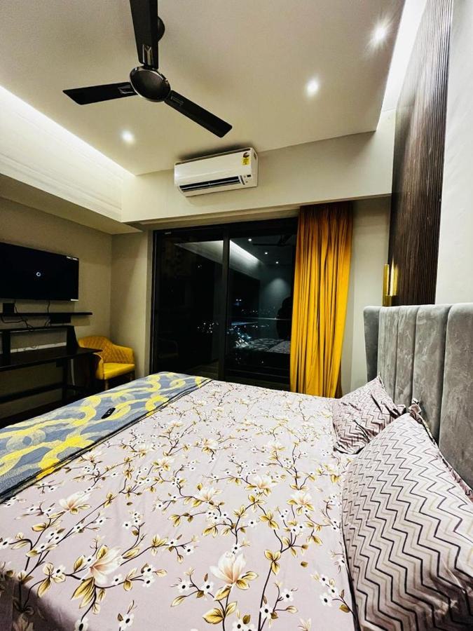 Luxe Apartment By Hey Studio'S Ghaziabad Esterno foto