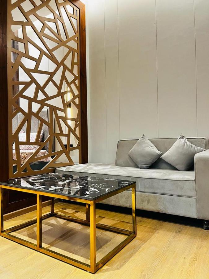 Luxe Apartment By Hey Studio'S Ghaziabad Esterno foto